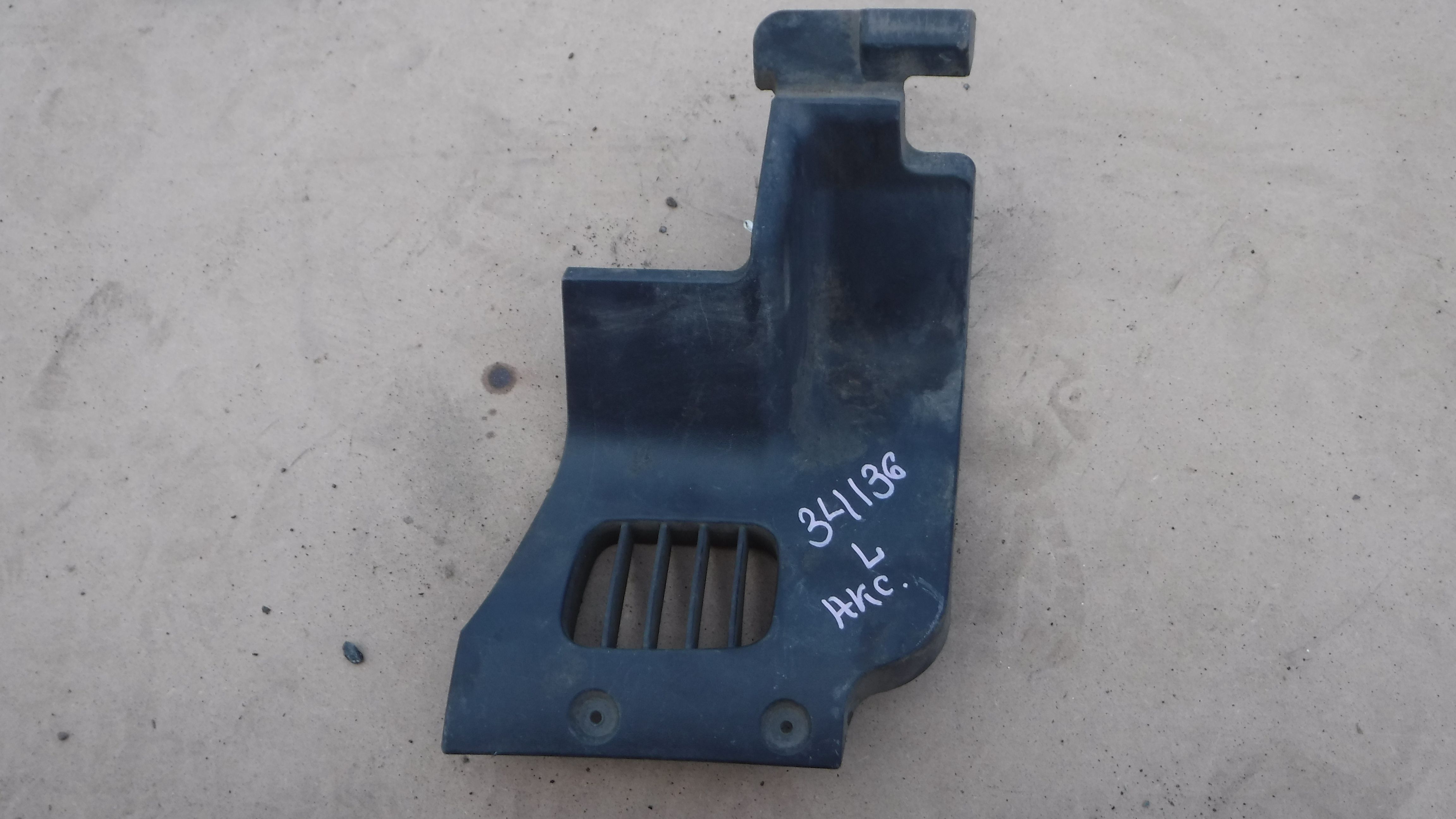 Накладка на торпедо правая 9406804206 Mercedes AXOR евро5 2012